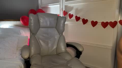 Snapshot of urlillshy chatting on February 25, 1:15 am Kristina online show from February 25, 1:15 am