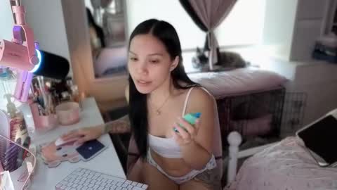 urlittlefilipina online show from November 16, 4:23 pm