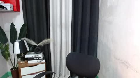 Snapshot of urlovely_angela chatting on May 27, 3:25 am urlovely_angela online show from May 27, 3:25 am