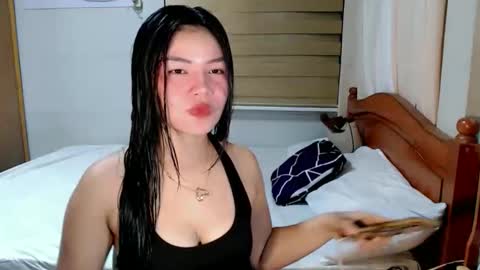 Snapshot of urlovely_shane chatting on March 13, 10:11 am shane online show from March 13, 10:11 am