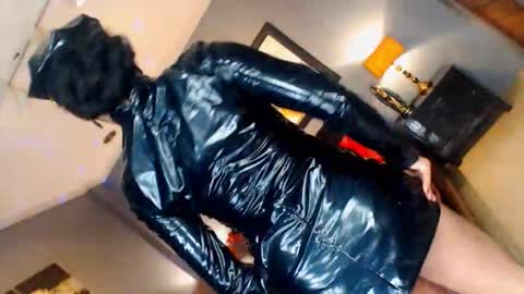 Snapshot of urmajestytyra chatting on November 12, 12:44 am UrMajestyTyra online show from November 12, 12:44 am