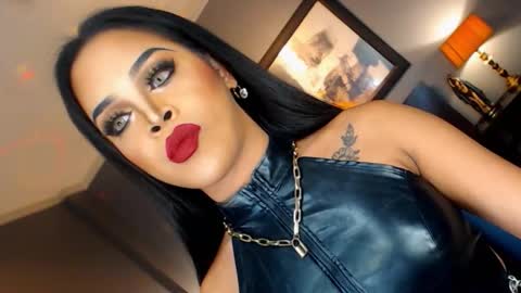 Snapshot of urmajestytyra chatting on November 18, 1:11 am UrMajestyTyra online show from November 18, 1:11 am