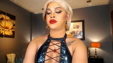 UrMajestyTyra online show from February 3, 6:22 am