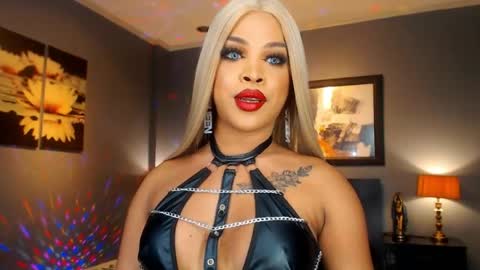 UrMajestyTyra online show from May 14, 12:50 am