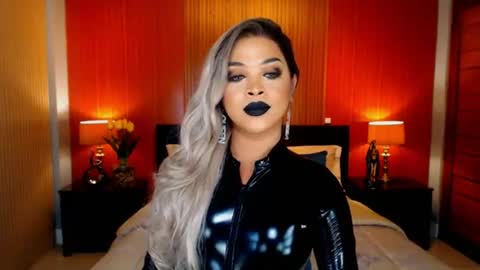 UrMajestyTyra online show from June 17, 1:41 am
