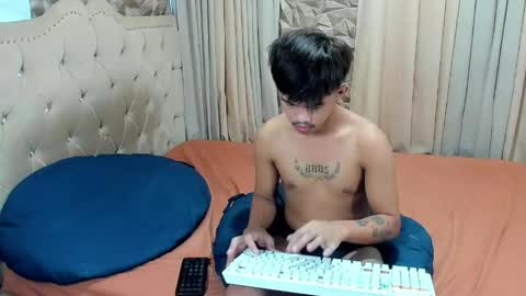 Snapshot of urmasterhardcock chatting on May 27, 6:27 pm urmasterhardcock online show from May 27, 6:27 pm