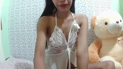 Snapshot of urmorenasexygirl4u chatting on November 9, 2:15 pm It me SHELLA online show from November 9, 2:15 pm