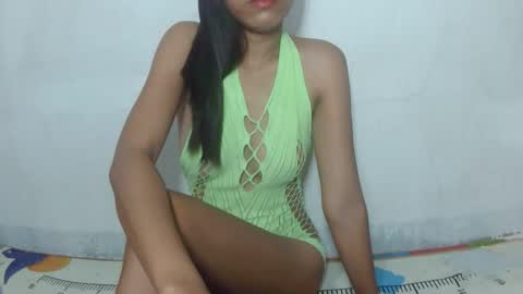 It me SHELLA  online show from April 22, 12:57 am