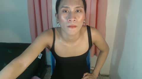 Snapshot of urnaughty_navea18 chatting on February 9, 4:57 am Navea online show from February 9, 4:57 am