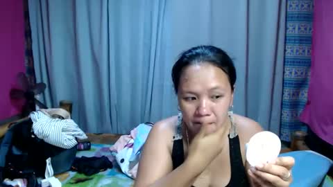 urpinay_singlemother online show from April 17, 12:30 pm