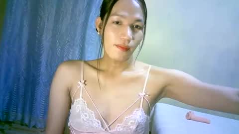 Snapshot of urpinaylovelyjuliaxxx chatting on December 2, 1:24 pm queen julia not into CHEAPGUY online show from December 2, 1:24 pm