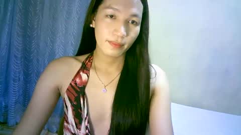 Snapshot of urpinaylovelyjuliaxxx chatting on December 6, 12:05 pm queen julia not into CHEAPGUY online show from December 6, 12:05 pm