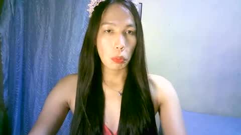 Snapshot of urpinaylovelyjuliaxxx chatting on February 2, 11:19 am queen julia not into CHEAPGUY online show from February 2, 11:19 am