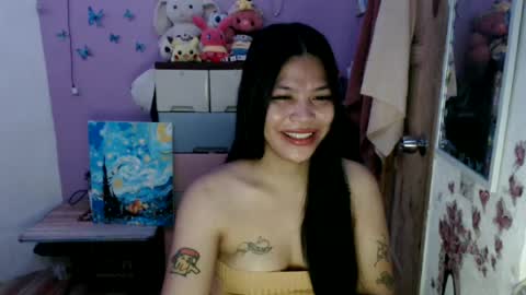 Snapshot of urpreciouspinayxxx chatting on June 25, 1:05 am hi im kim online show from June 25, 1:05 am