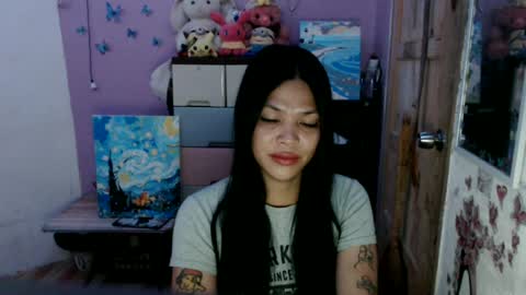 Snapshot of urpreciouspinayxxx chatting on July 17, 5:18 pm hi im kim online show from July 17, 5:18 pm