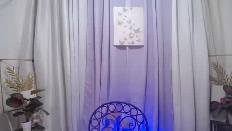 JUST CALL ME LLANA online show from November 4, 1:54 pm