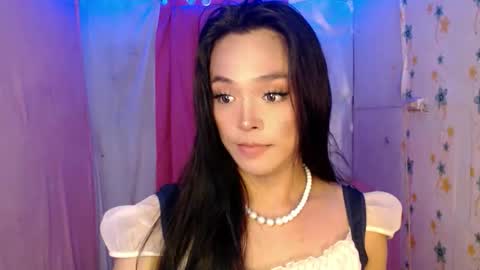 TYRA online show from April 8, 7:03 pm