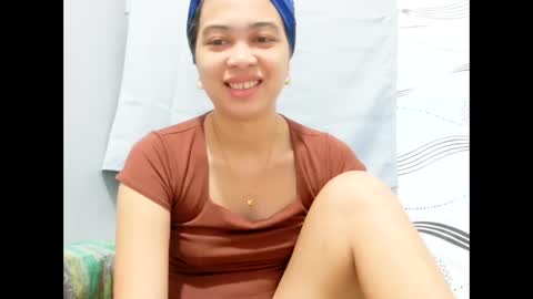 Snapshot of ursexy_pinay_skinny chatting on May 7, 5:24 am im jenny online show from May 7, 5:24 am