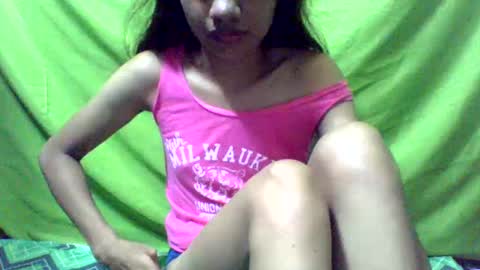 Snapshot of ursexydoll18 chatting on January 15, 2:17 am Darlyn room online show from January 15, 2:17 am