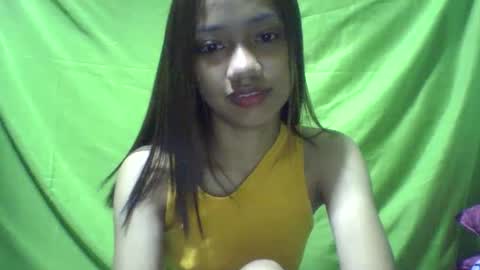 Snapshot of ursexydoll18 chatting on January 17, 9:50 pm Darlyn room online show from January 17, 9:50 pm