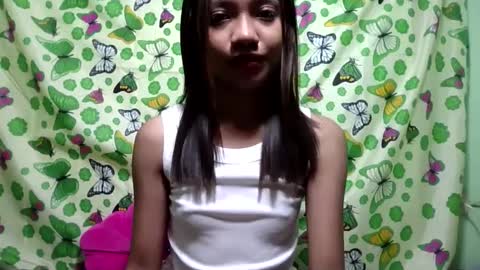 Snapshot of ursexydoll18 chatting on February 27, 2:21 pm Darlyn room online show from February 27, 2:21 pm