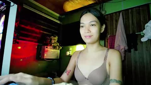 Snapshot of ursexymayhem1 chatting on October 24, 8:49 pm Ursexymayhem online show from October 24, 8:49 pm