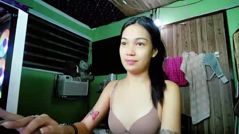 Snapshot of ursexymayhem1 chatting on December 13, 10:15 pm Ursexymayhem online show from December 13, 10:15 pm