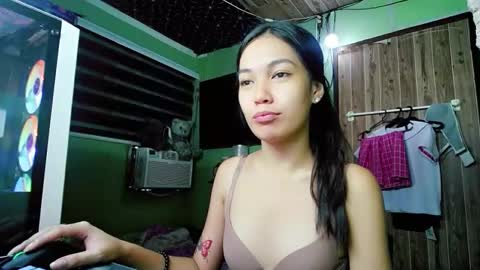 Snapshot of ursexymayhem1 chatting on December 15, 3:33 am Ursexymayhem online show from December 15, 3:33 am