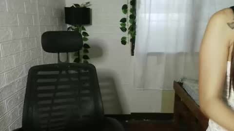 ursexyslut19 online show from April 27, 8:23 am