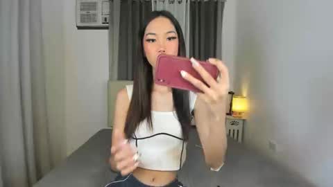 Snapshot of urslutgwen69 chatting on December 22, 3:11 am urslutgwen69 online show from December 22, 3:11 am