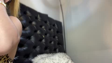 Snapshot of urtrans_princess chatting on June 10, 1:39 am Maria Im looking for a local and socal fucking guy online show from June 10, 1:39 am