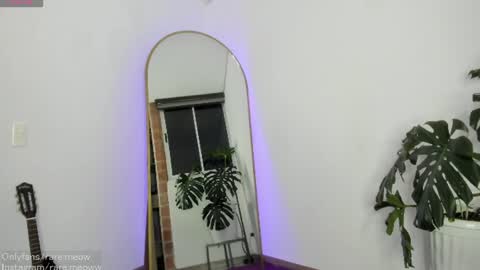 Snapshot of uryko_yor chatting on June 14, 2:20 am online show from June 14, 2:20 am