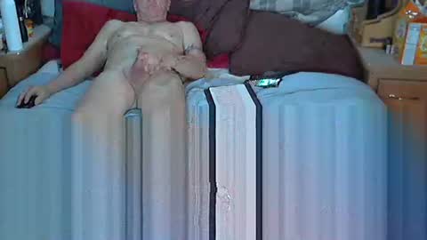 Snapshot of usednotbroken1 chatting on February 3, 5:51 pm usednotbroken1 online show from February 3, 5:51 pm