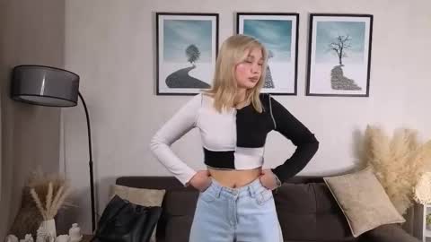 Snapshot of ushacoyt chatting on March 21, 4:21 pm Victoria online show from March 21, 4:21 pm