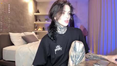 Snapshot of uwu_eva chatting on January 5, 5:27 pm Eva online show from January 5, 5:27 pm