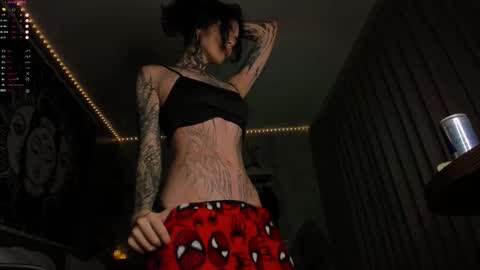 Snapshot of uwu_eva chatting on February 9, 7:40 pm Eva online show from February 9, 7:40 pm