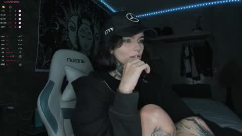 Snapshot of uwu_eva chatting on March 3, 5:30 pm Eva online show from March 3, 5:30 pm