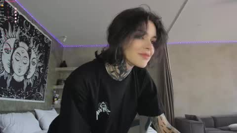 Snapshot of uwu_eva chatting on March 7, 8:11 am Eva online show from March 7, 8:11 am