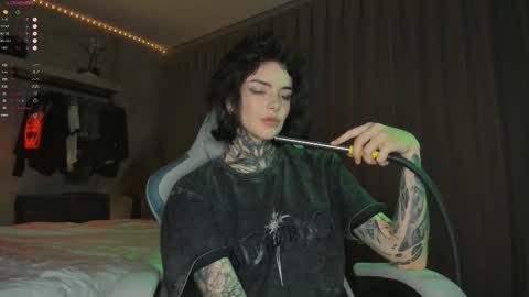 Snapshot of uwu_eva chatting on March 10, 6:35 pm Eva online show from March 10, 6:35 pm