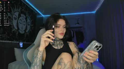 Snapshot of uwu_eva chatting on March 21, 7:24 am Eva online show from March 21, 7:24 am