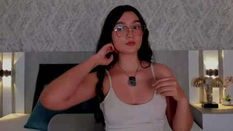Snapshot of vaalentina_lux chatting on June 1, 3:36 pm Vaalentina Lux online show from June 1, 3:36 pm
