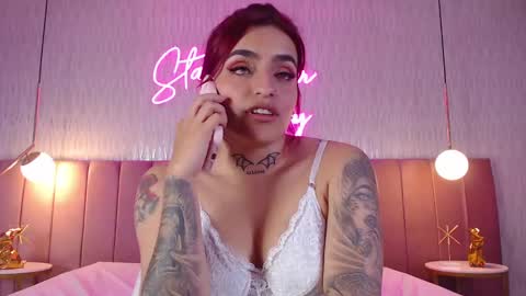 Snapshot of vaaleriee_miller_ chatting on January 30, 1:11 am valeriee miller online show from January 30, 1:11 am