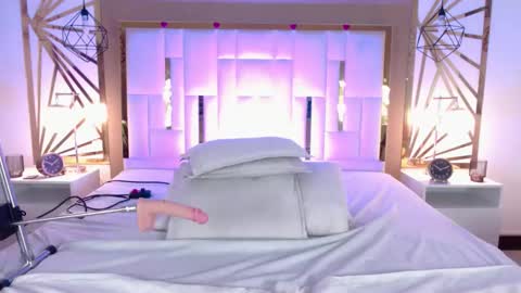 Snapshot of vaaleriee_miller_ chatting on February 17, 9:30 pm valeriee miller online show from February 17, 9:30 pm