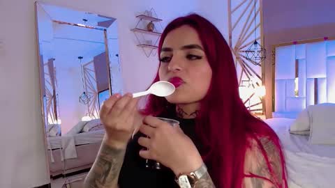 Snapshot of vaaleriee_miller_ chatting on October 22, 6:29 pm valeriee miller online show from October 22, 6:29 pm