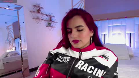 Snapshot of vaaleriee_miller_ chatting on November 8, 2:45 am valeriee miller online show from November 8, 2:45 am