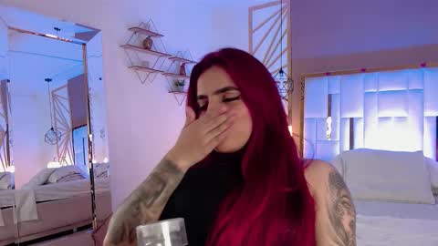 Snapshot of vaaleriee_miller_ chatting on November 14, 6:06 pm valeriee miller online show from November 14, 6:06 pm