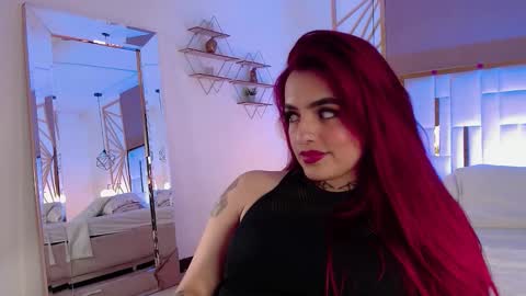 Snapshot of vaaleriee_miller_ chatting on November 22, 4:55 am valeriee miller online show from November 22, 4:55 am