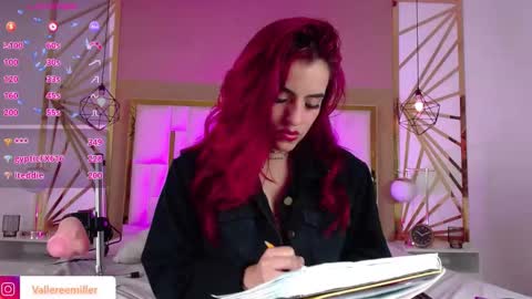 Snapshot of vaaleriee_miller_ chatting on December 5, 5:27 am valeriee miller online show from December 5, 5:27 am