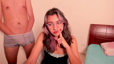 Snapshot of vaalerii_cutee chatting on December 6, 2:02 am valeri and markk online show from December 6, 2:02 am