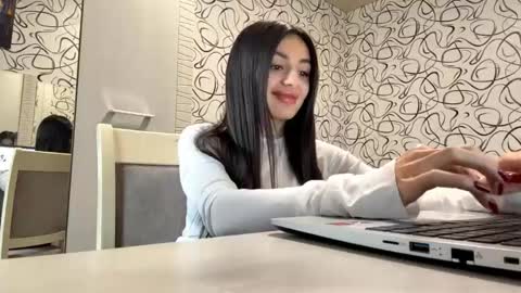 Snapshot of vadadasinger chatting on May 30, 8:33 am Kiki online show from May 30, 8:33 am